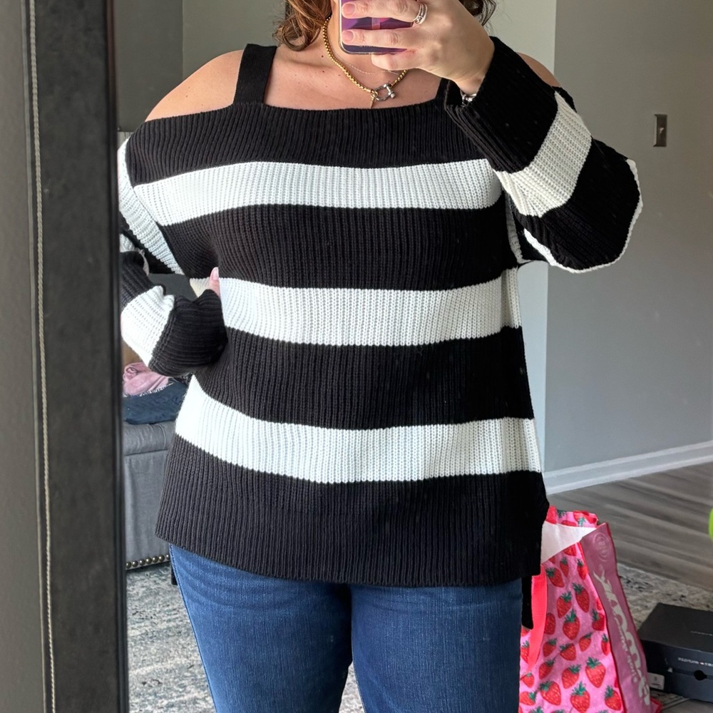 NWT soho NY&C Jeans open shoulder sweater XL